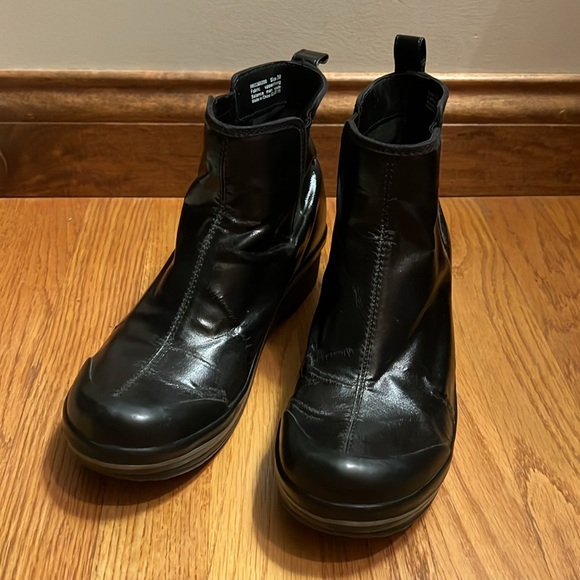 Dansko Vail Chelsea Black Rain Boot Patent Shiny Finish - Picture 10 of 10